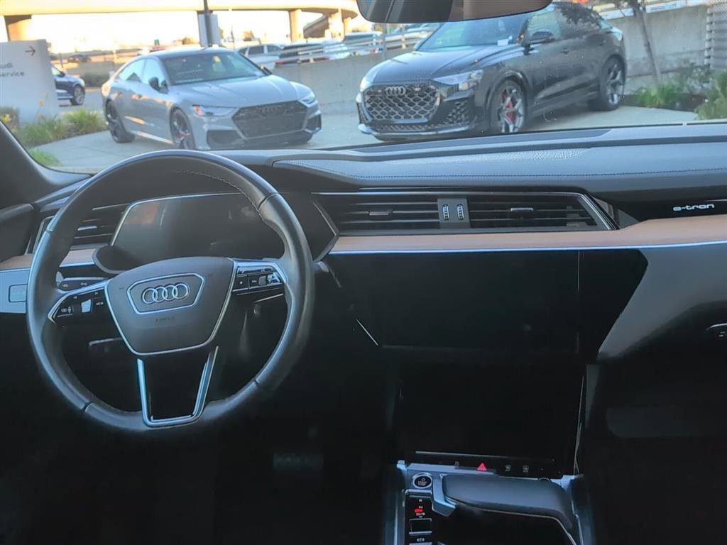 Used 2024 Audi Q8 e-tron Premium Plus image 9