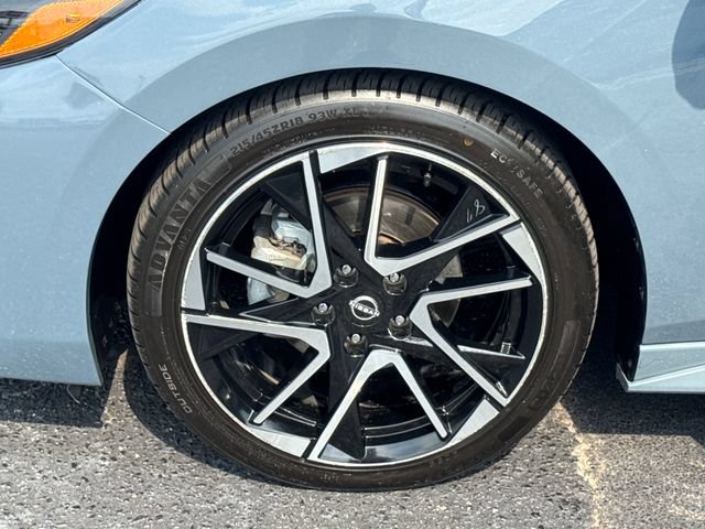 Used 2025 Nissan Sentra SR w/ SR Premium Package FWD image 27
