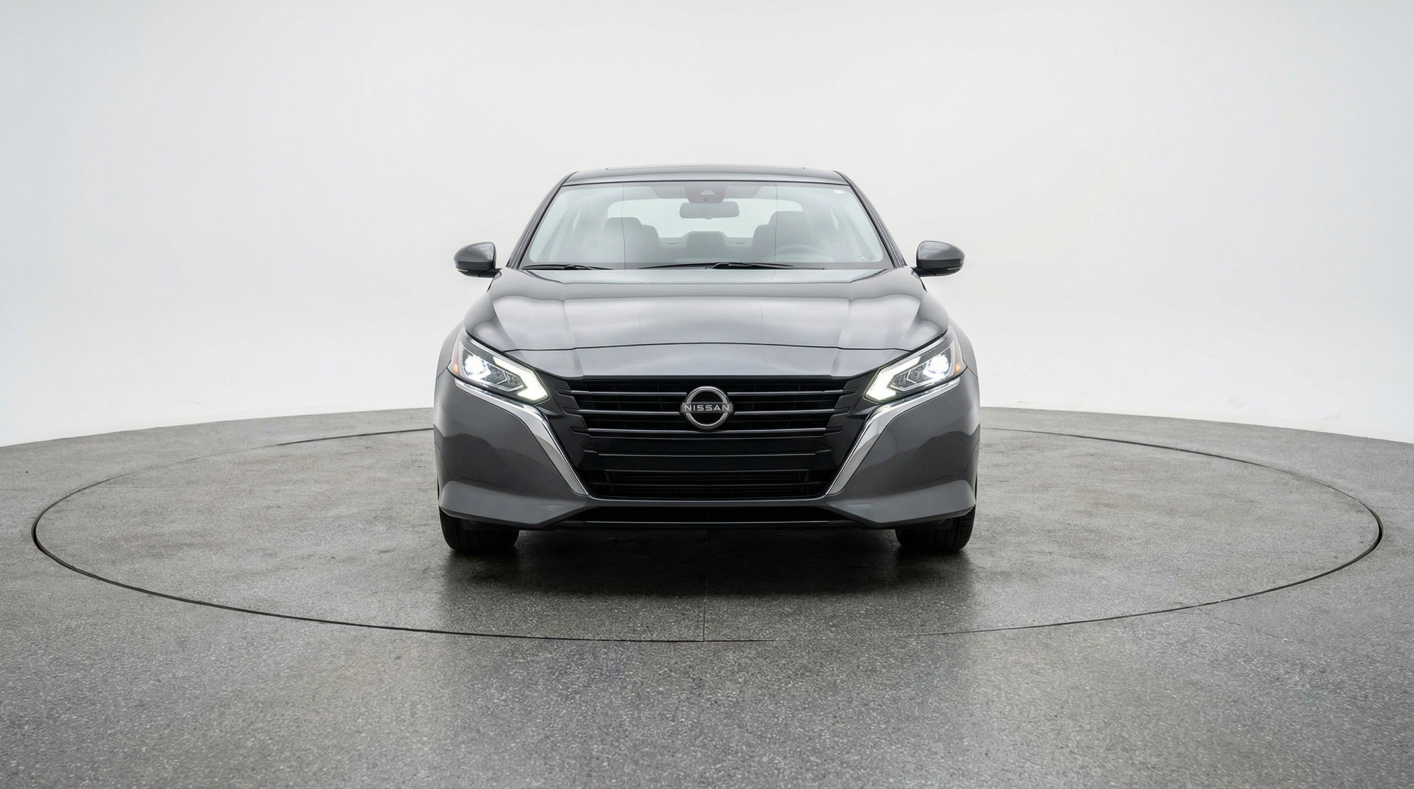 Used 2025 Nissan Altima 2.5 SV FWD image 2