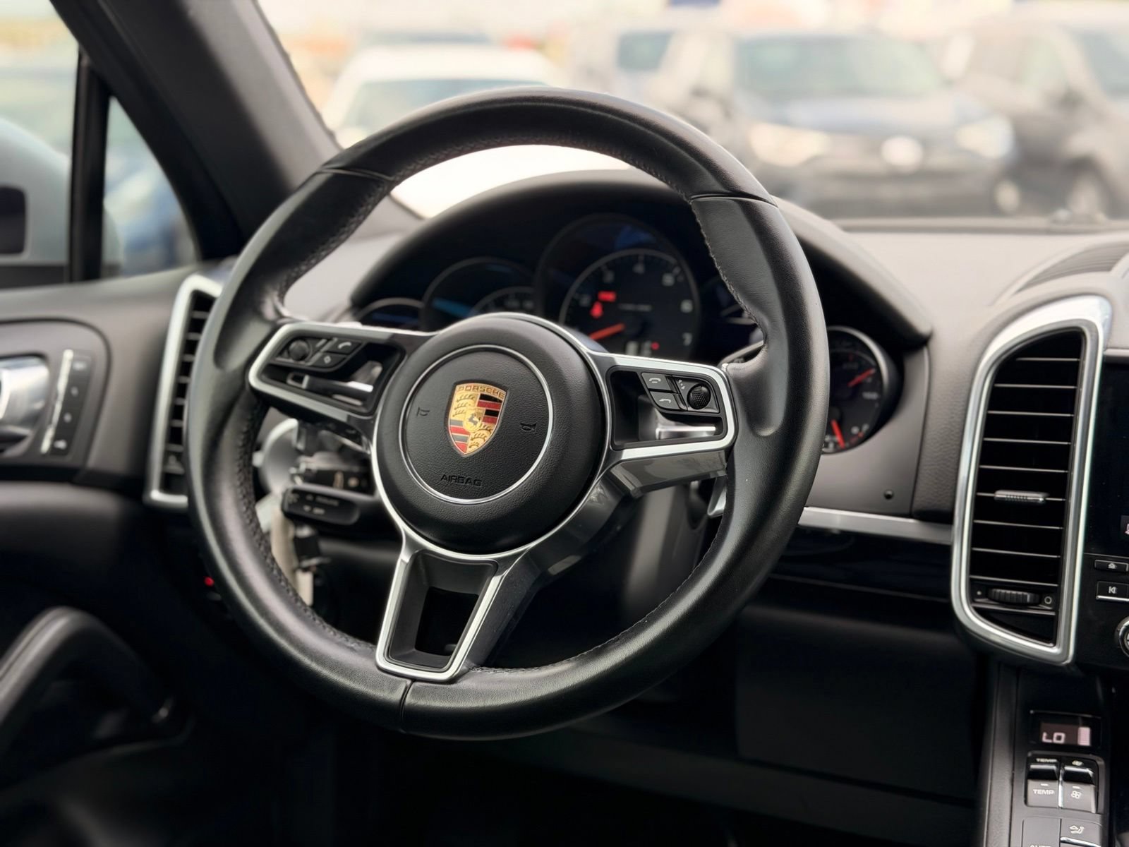 Used 2018 Porsche Cayenne AWD/4WD image 37