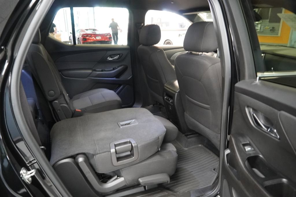 Used 2023 Chevrolet Traverse LT image 23