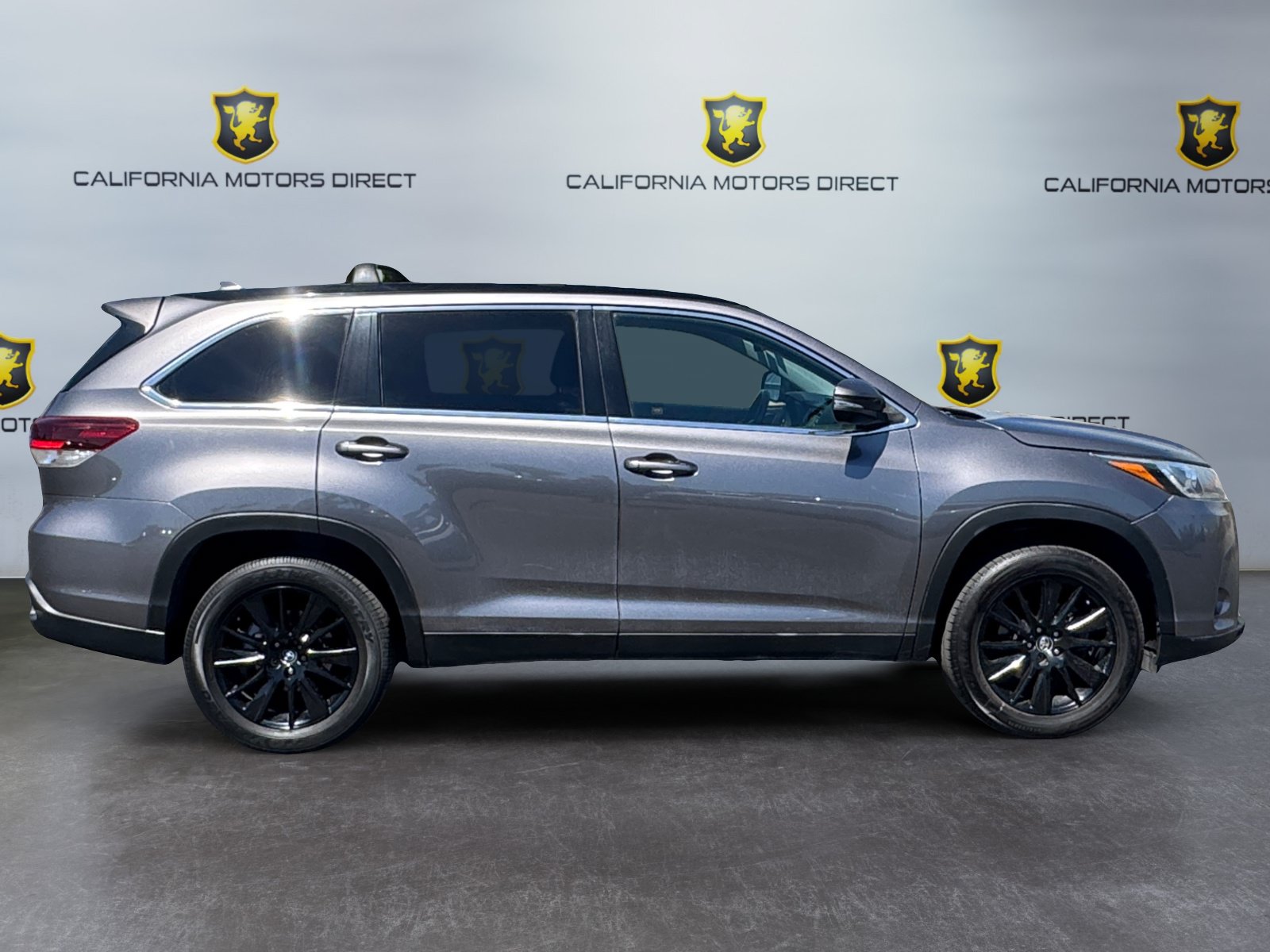 Used 2019 Toyota Highlander SE w/ Carpet Mat Package (TMS) FWD image 6