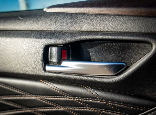 Used 2021 Toyota Avalon Touring w/ Advanced Safety Package image 16