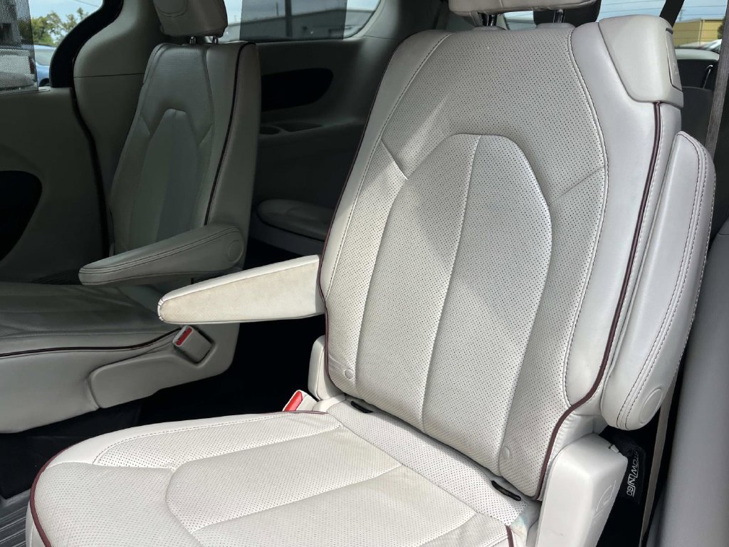 Used 2020 Chrysler Pacifica Limited FWD image 24