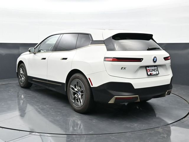 Used 2023 BMW iX xDrive50 AWD/4WD image 5