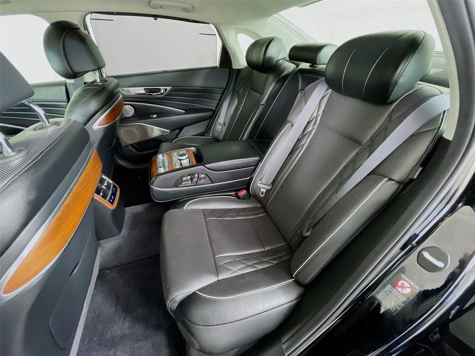 Used 2019 Kia K900 Luxury w/ VIP Package image 27