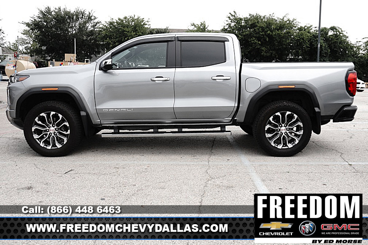 Used 2025 GMC Canyon Denali AWD/4WD image 4