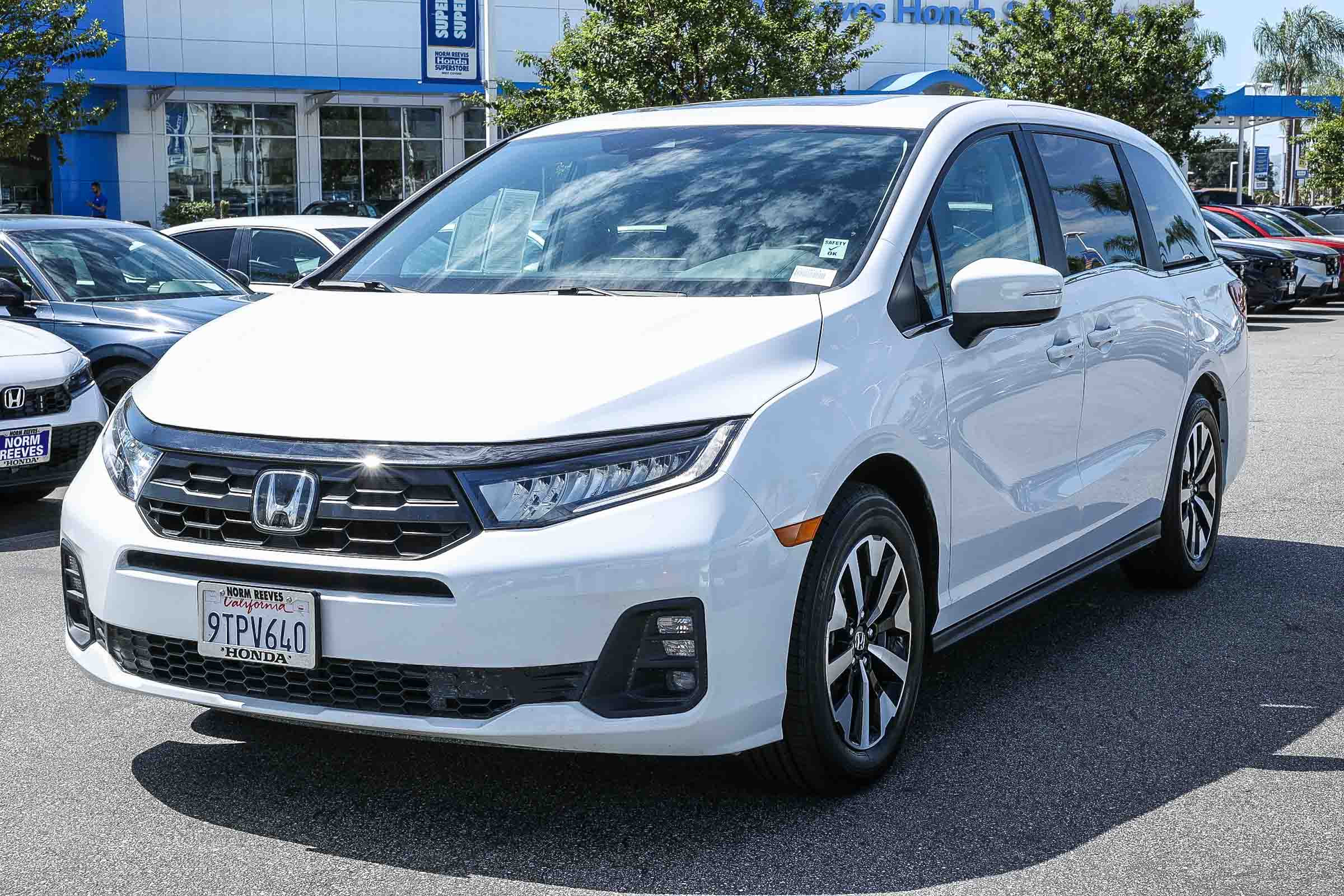 Used 2025 Honda Odyssey EX-L image 3
