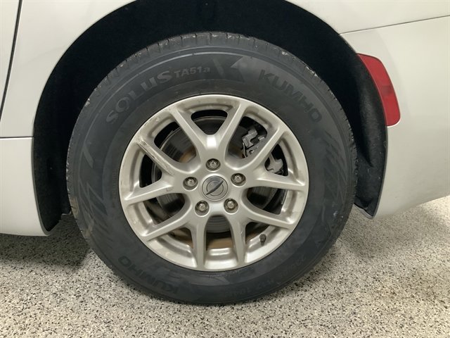 Used 2023 Chrysler Voyager LX image 11