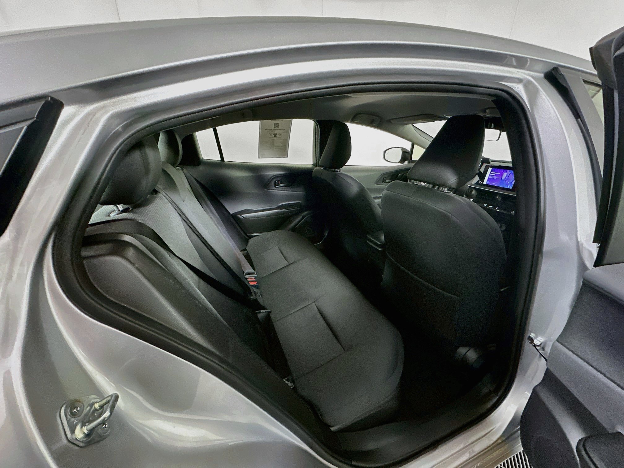 Used 2025 Toyota Prius LE FWD image 29