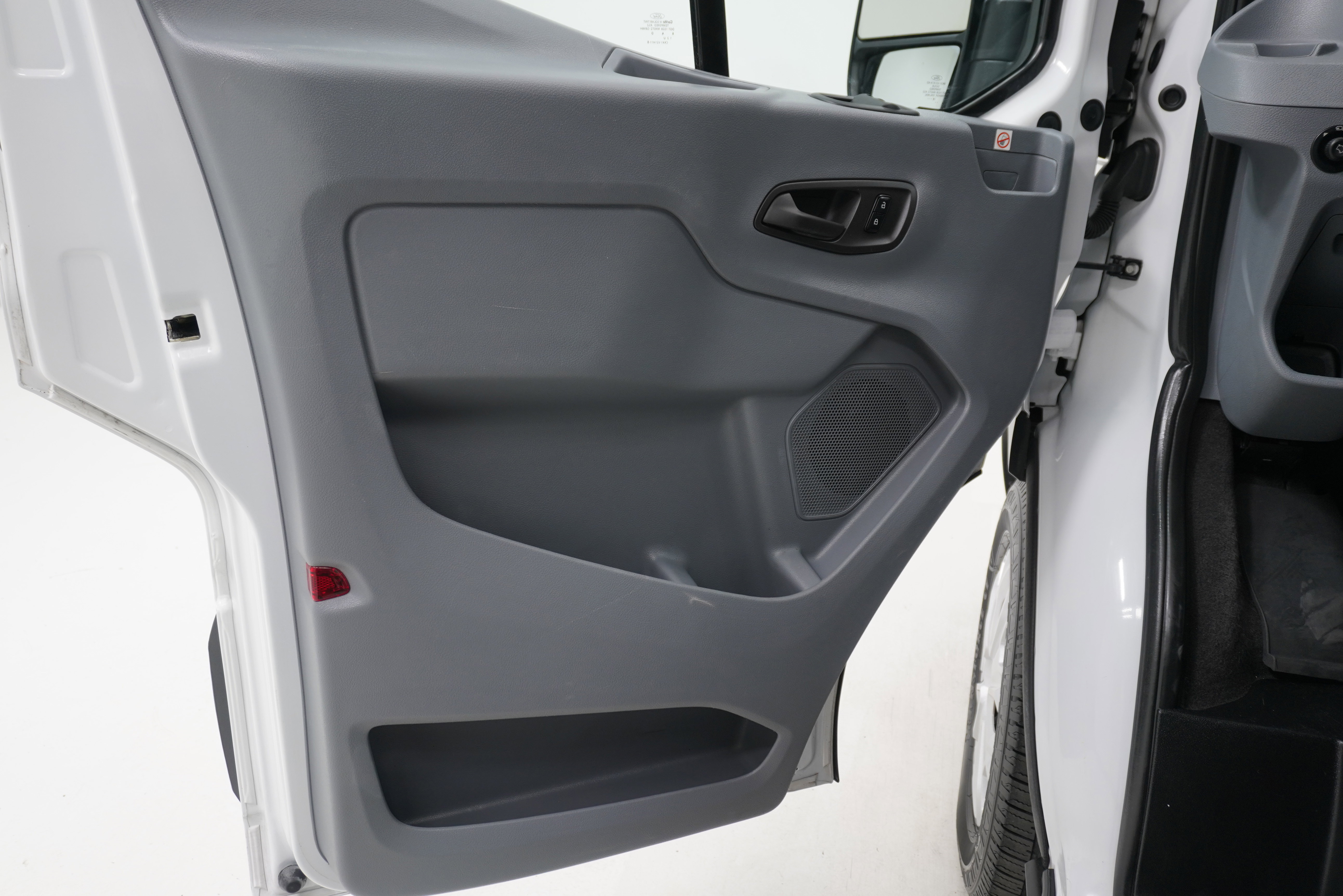 Used 2019 Ford Transit 150 XLT image 10