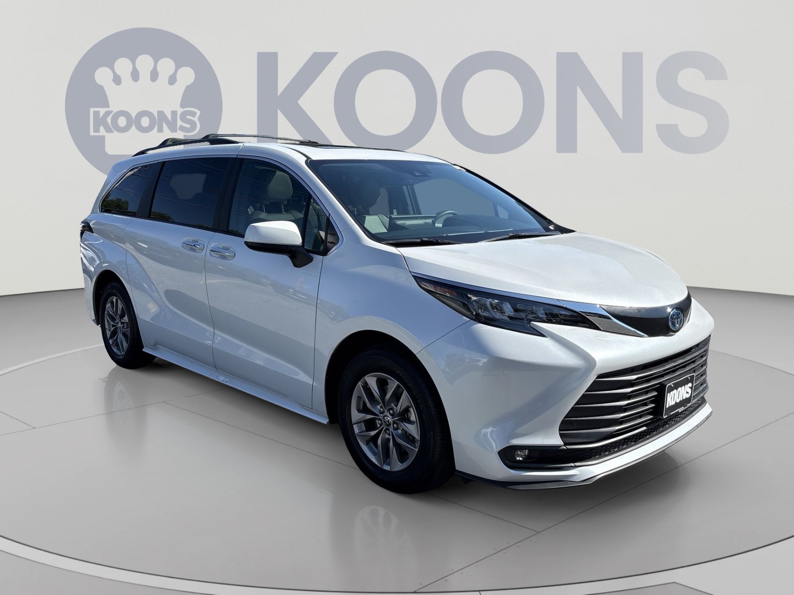 Used 2025 Toyota Sienna XLE AWD/4WD image 10