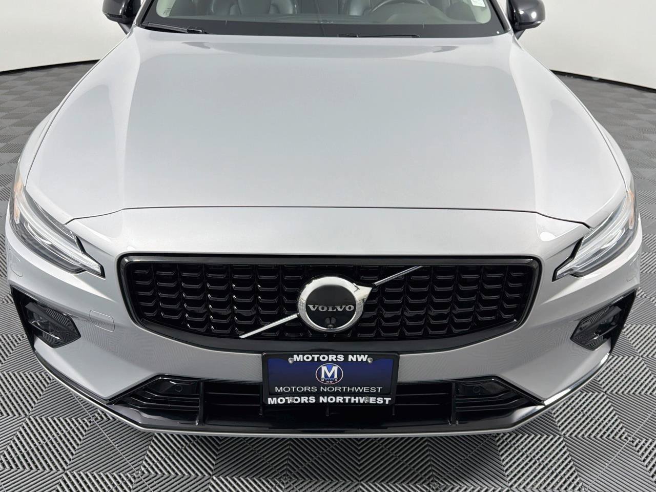 Used 2024 Volvo S60 B5 Plus FWD image 2