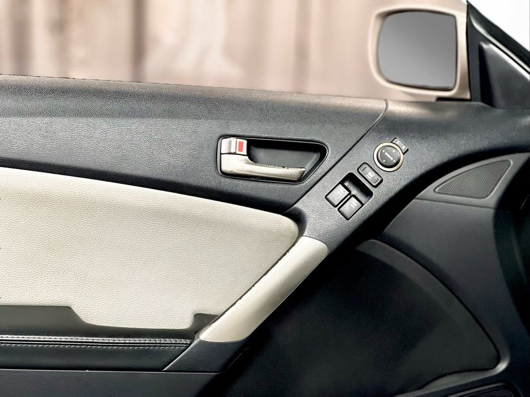 Used 2016 Hyundai Genesis 3.8 image 26