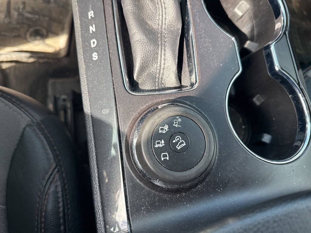 Used 2017 Ford Explorer XLT w/ Equipment Group 202A AWD/4WD image 16