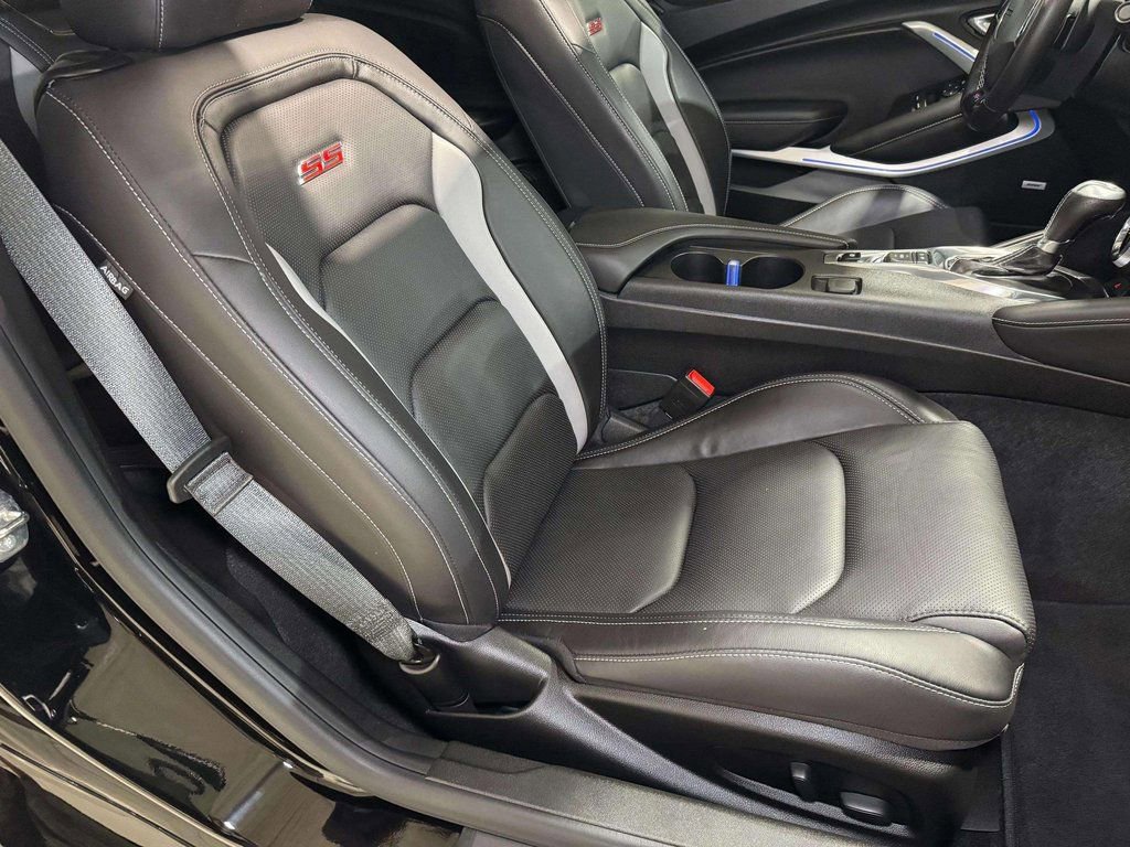 Used 2020 Chevrolet Camaro SS image 28