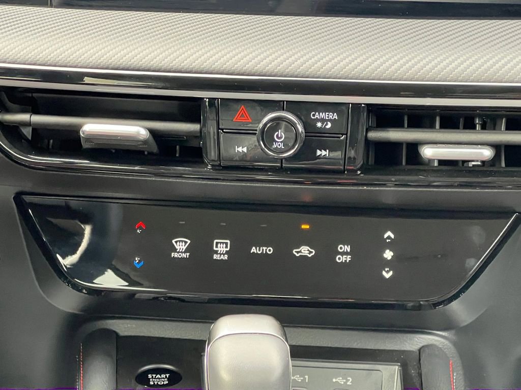 Certified 2025 Nissan Kicks SR image 4