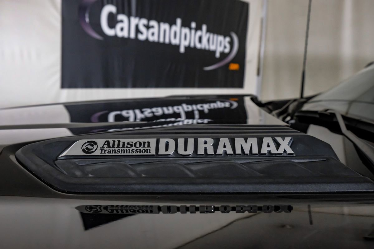 Used 2022 Chevrolet Silverado 2500 LTZ w/ LTZ Plus Package image 43