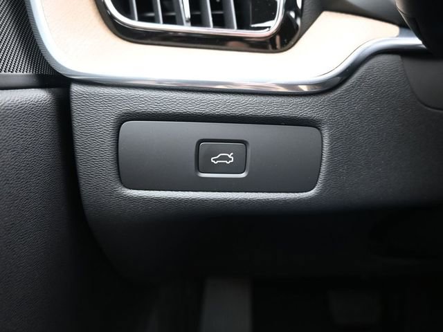 New 2026 Volvo XC60 B5 Core w/ Climate Package image 28