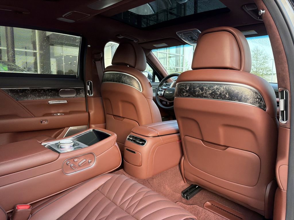Used 2024 Genesis G90 3.5T image 17