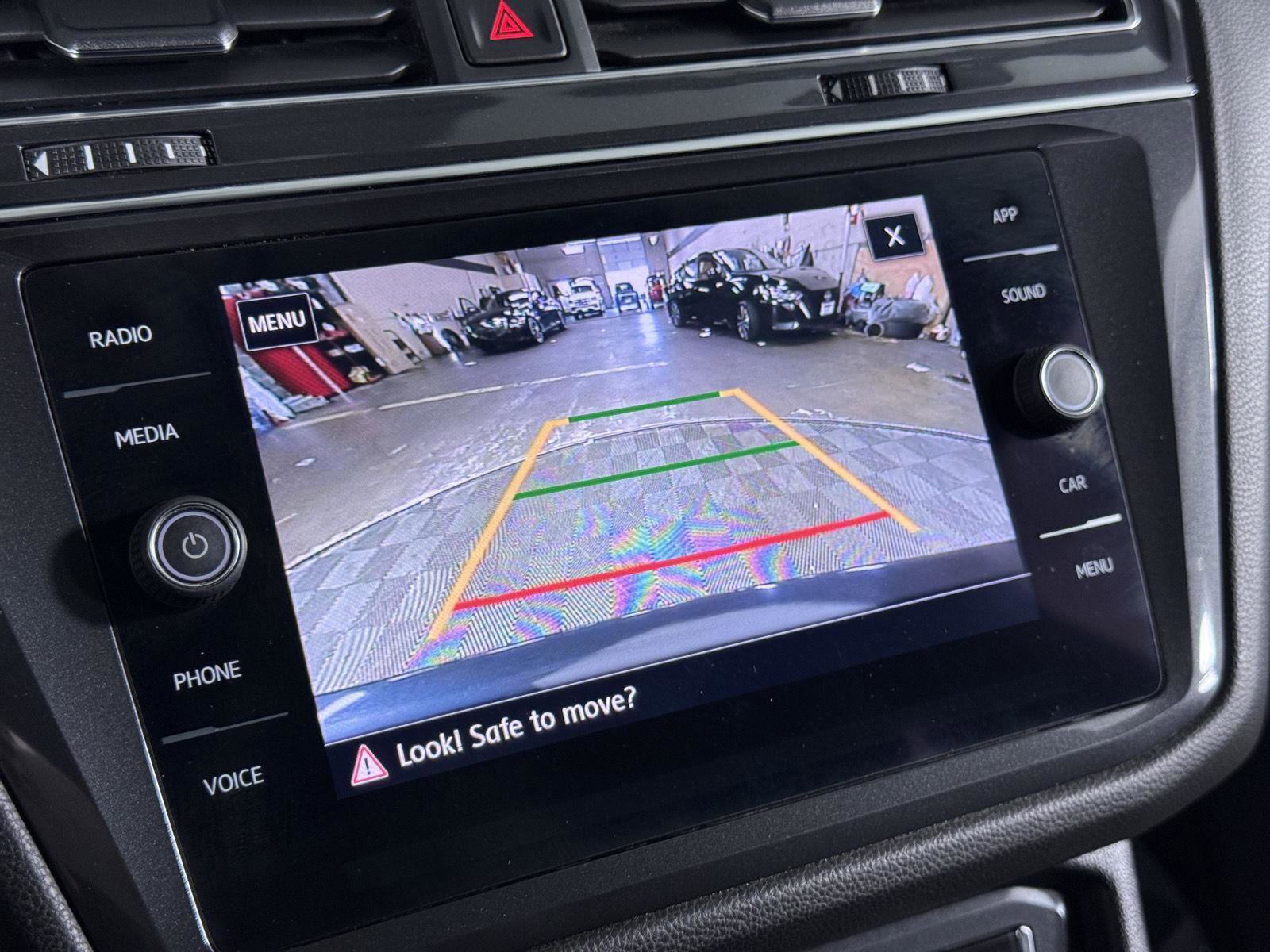 Used 2018 Volkswagen Tiguan SE w/ Panoramic Sunroof Package FWD image 15