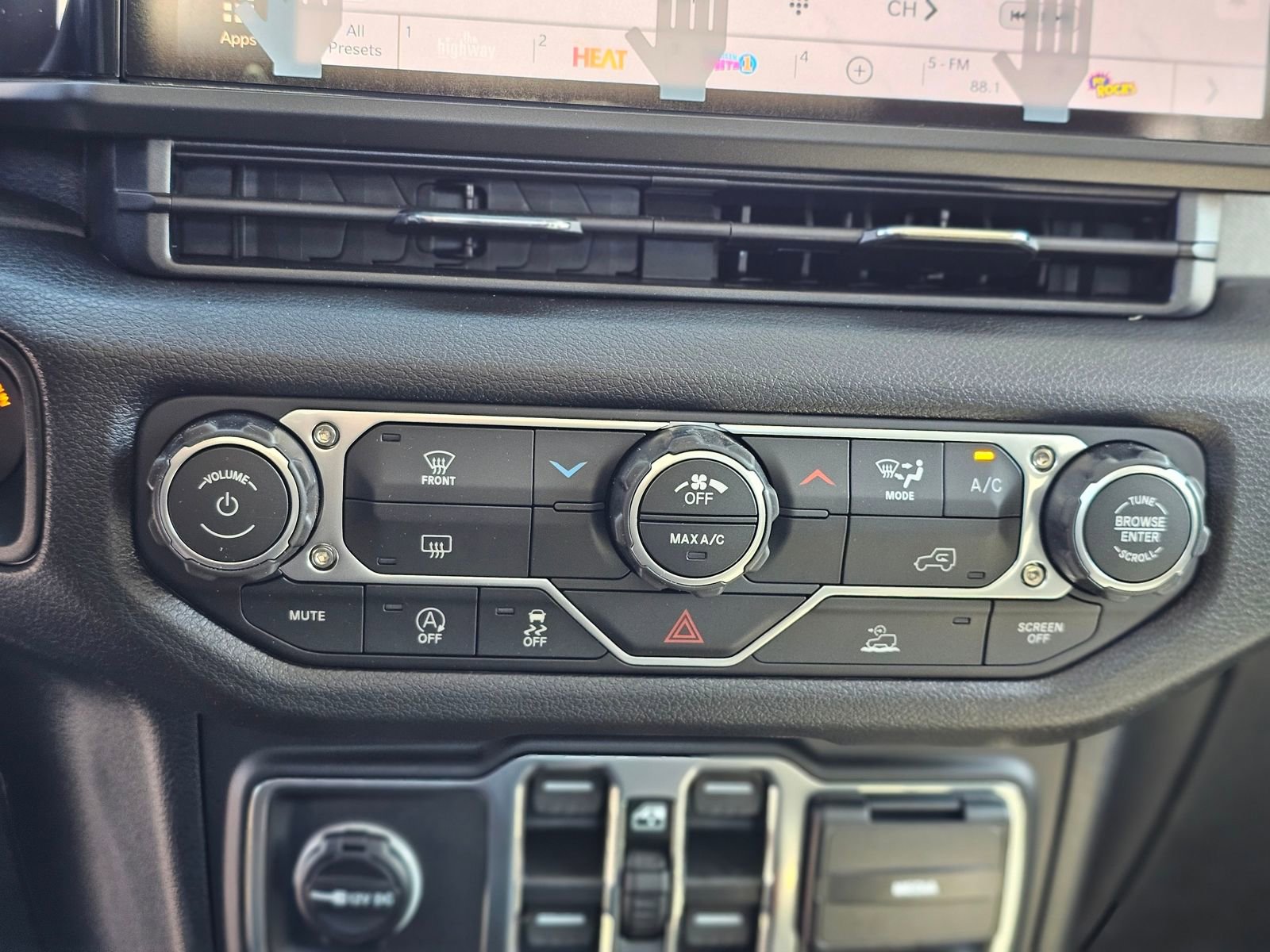 New 2026 Jeep Gladiator Sport AWD/4WD image 13