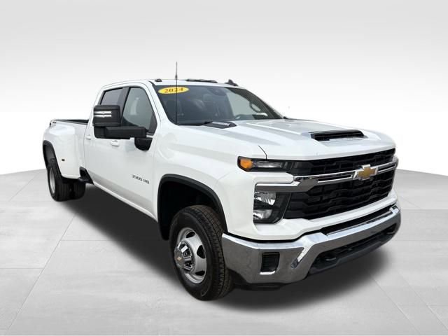 Used 2024 Chevrolet Silverado 3500 LT AWD/4WD image 8