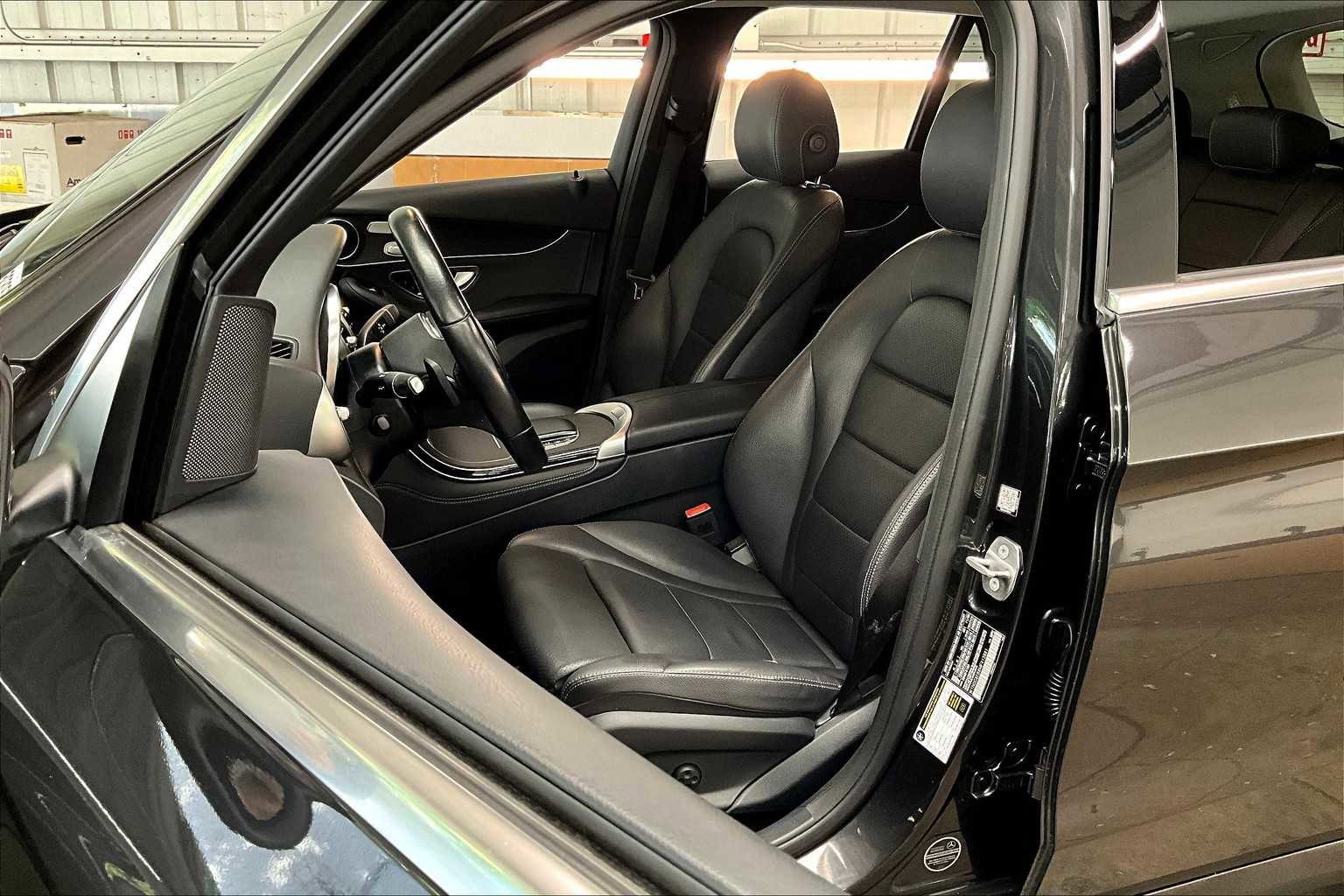 Used 2021 Mercedes-Benz GLC 300 4MATIC image 27