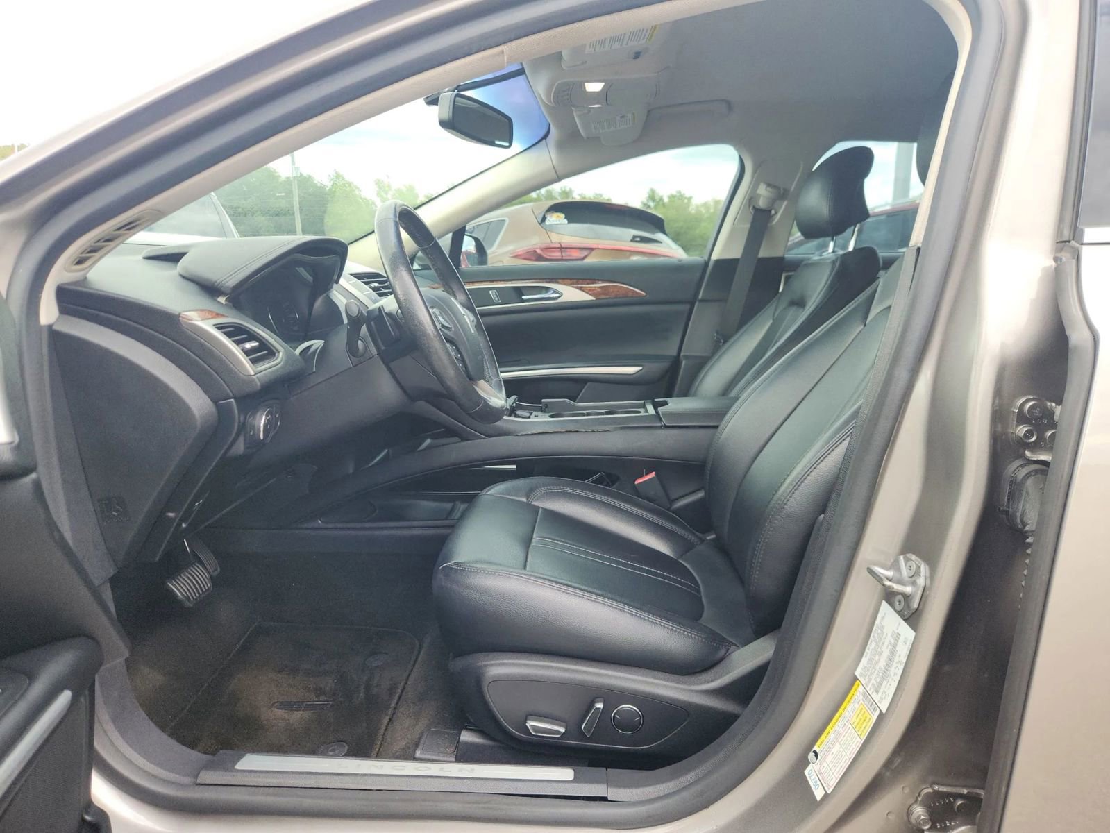 Used 2016 Lincoln MKZ FWD image 9