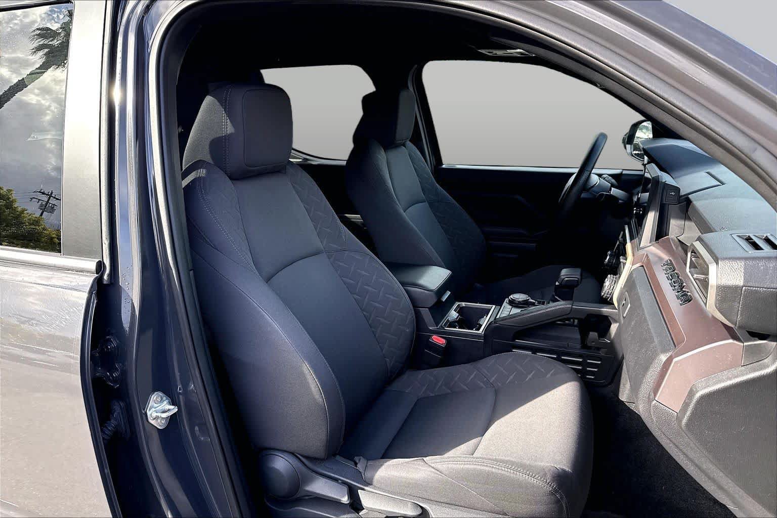 Used 2025 Toyota Tacoma SR5 AWD/4WD image 8