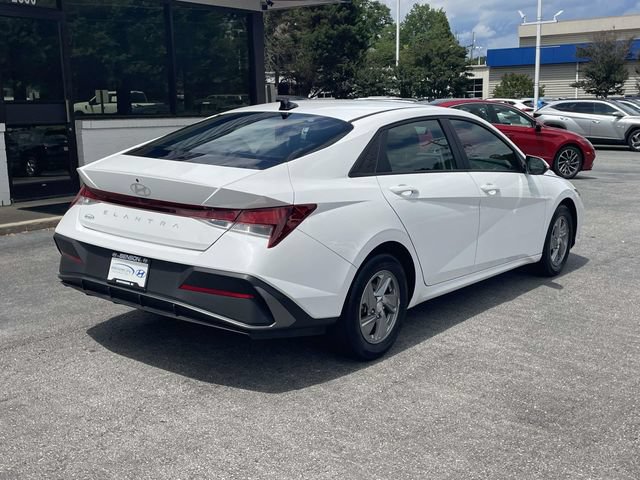 Certified 2024 Hyundai Elantra SE FWD image 7