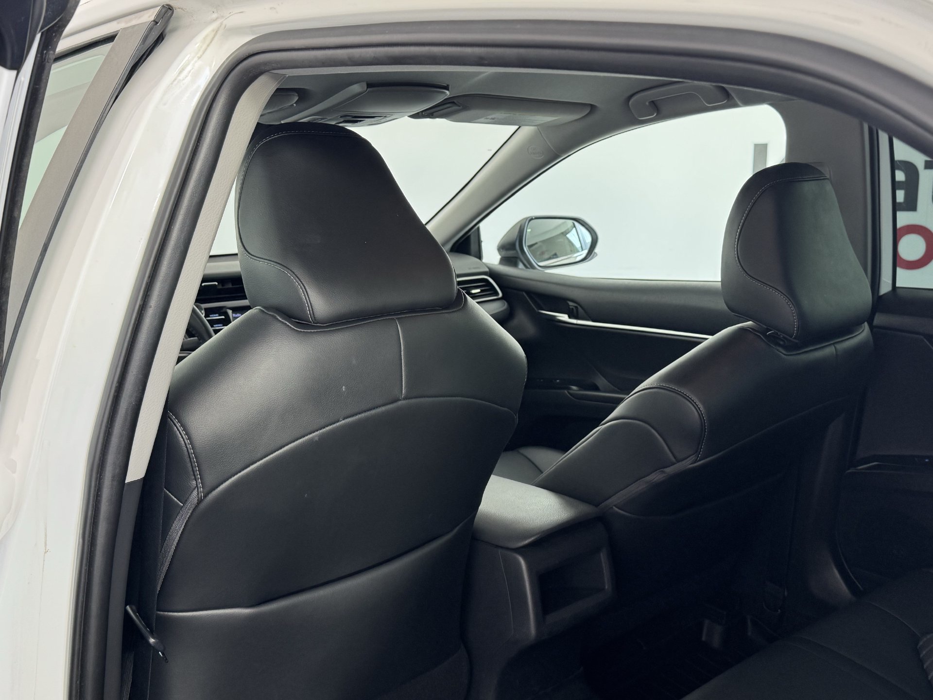 Used 2020 Toyota Camry SE FWD image 15