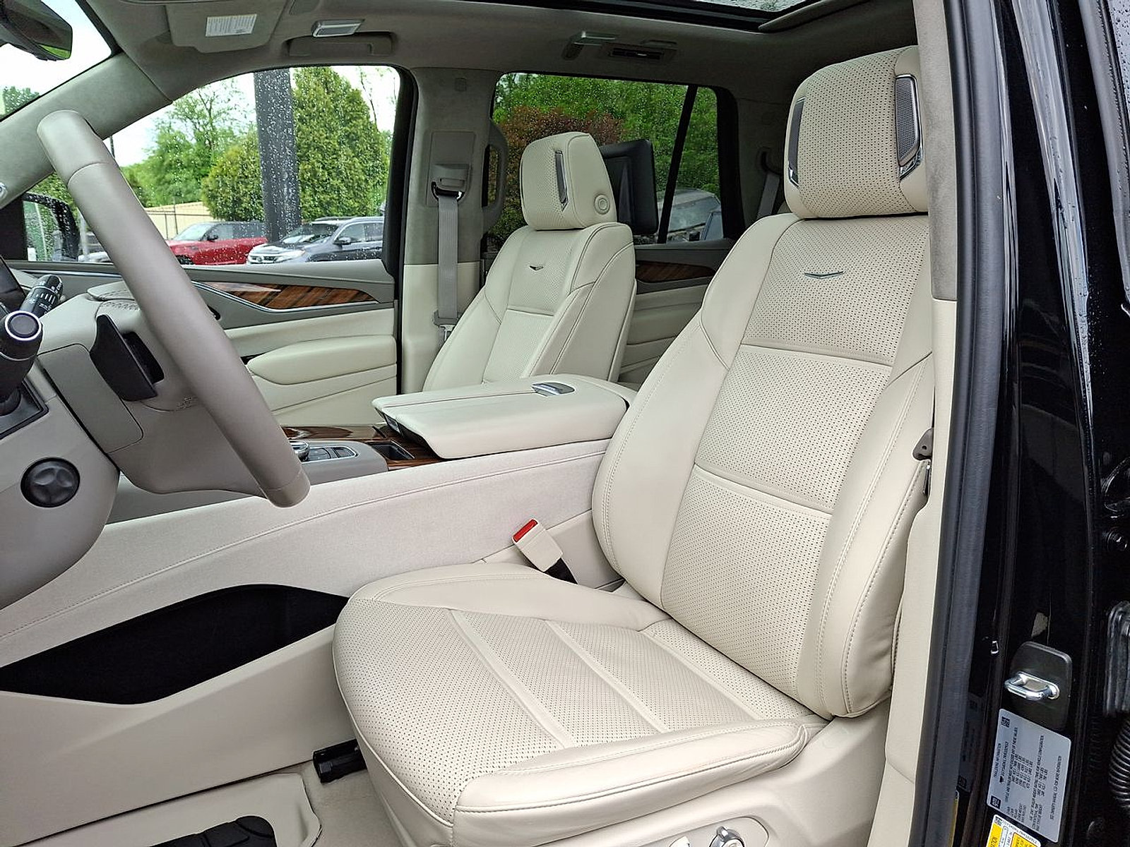 Used 2024 Cadillac Escalade Premium Luxury Platinum AWD/4WD image 17