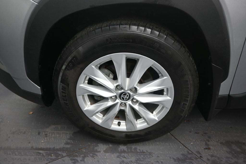Used 2024 Toyota Corolla Cross LE w/ Moonroof Package FWD image 9
