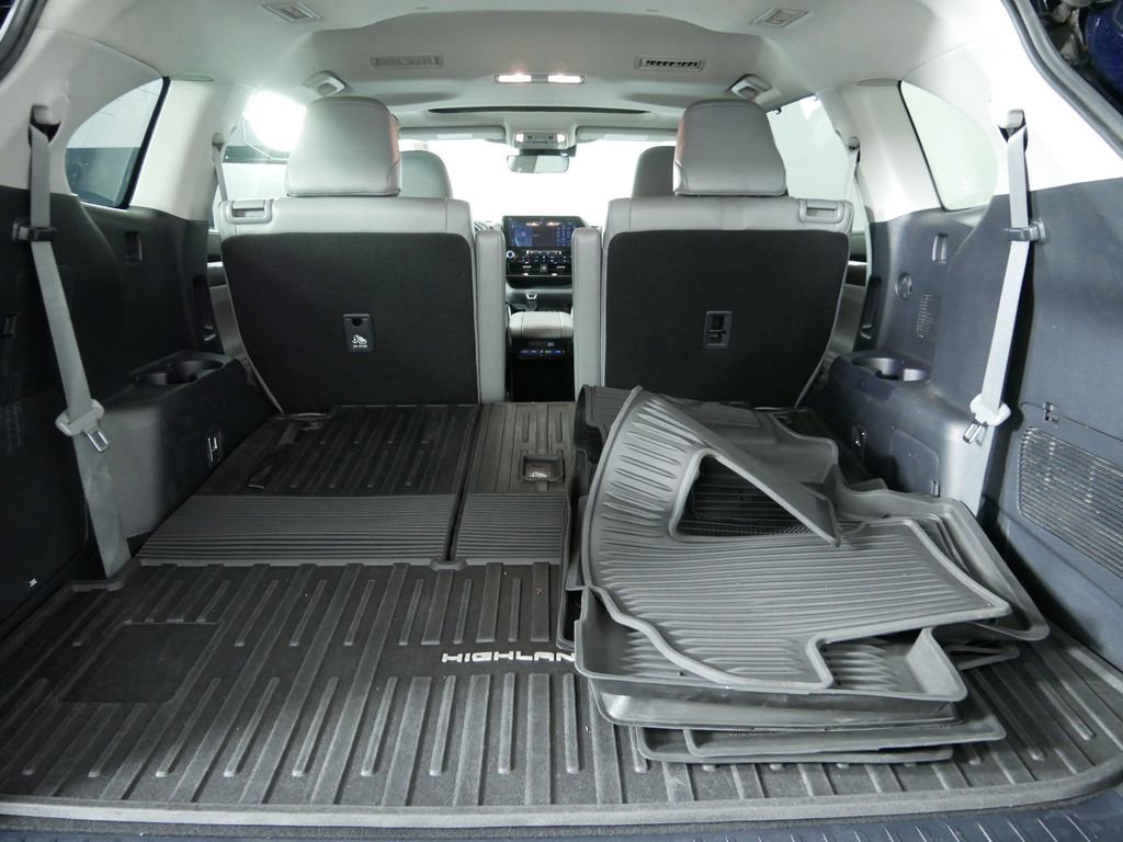 Used 2021 Toyota Highlander Limited AWD/4WD image 17