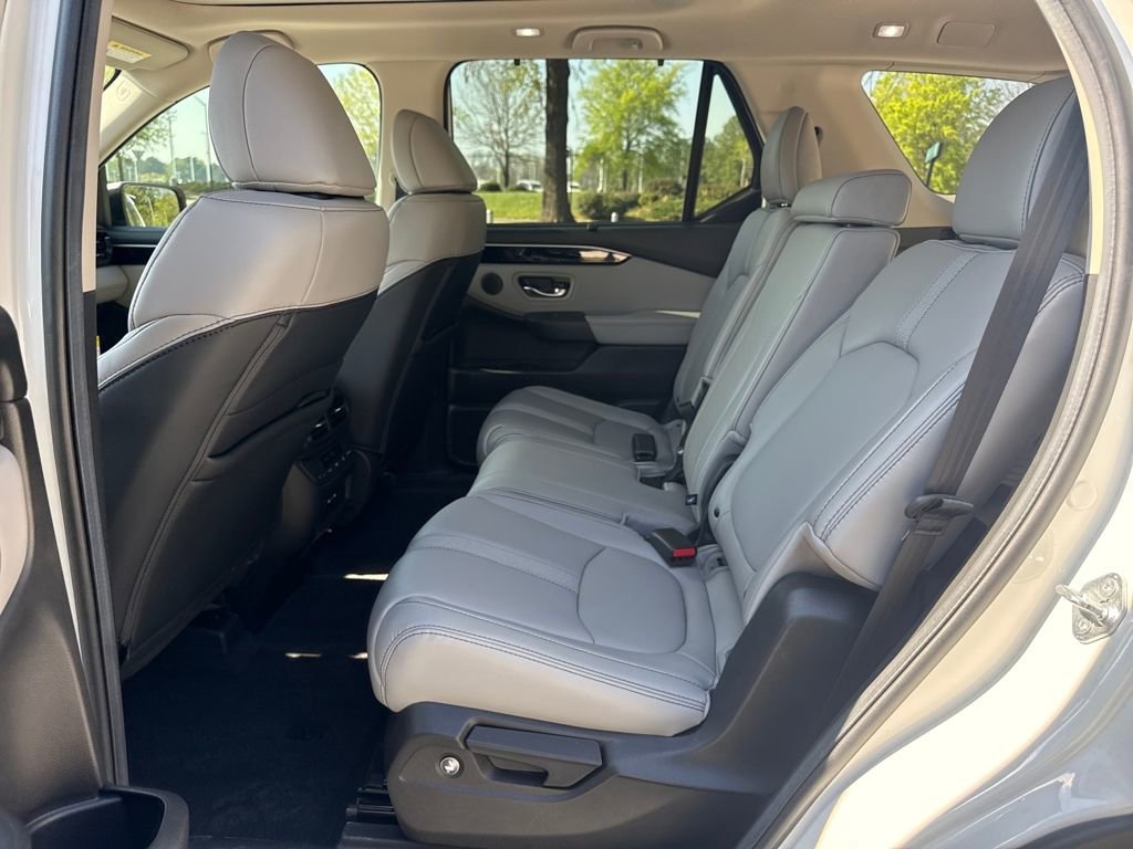 Certified 2025 Honda Pilot Touring image 23