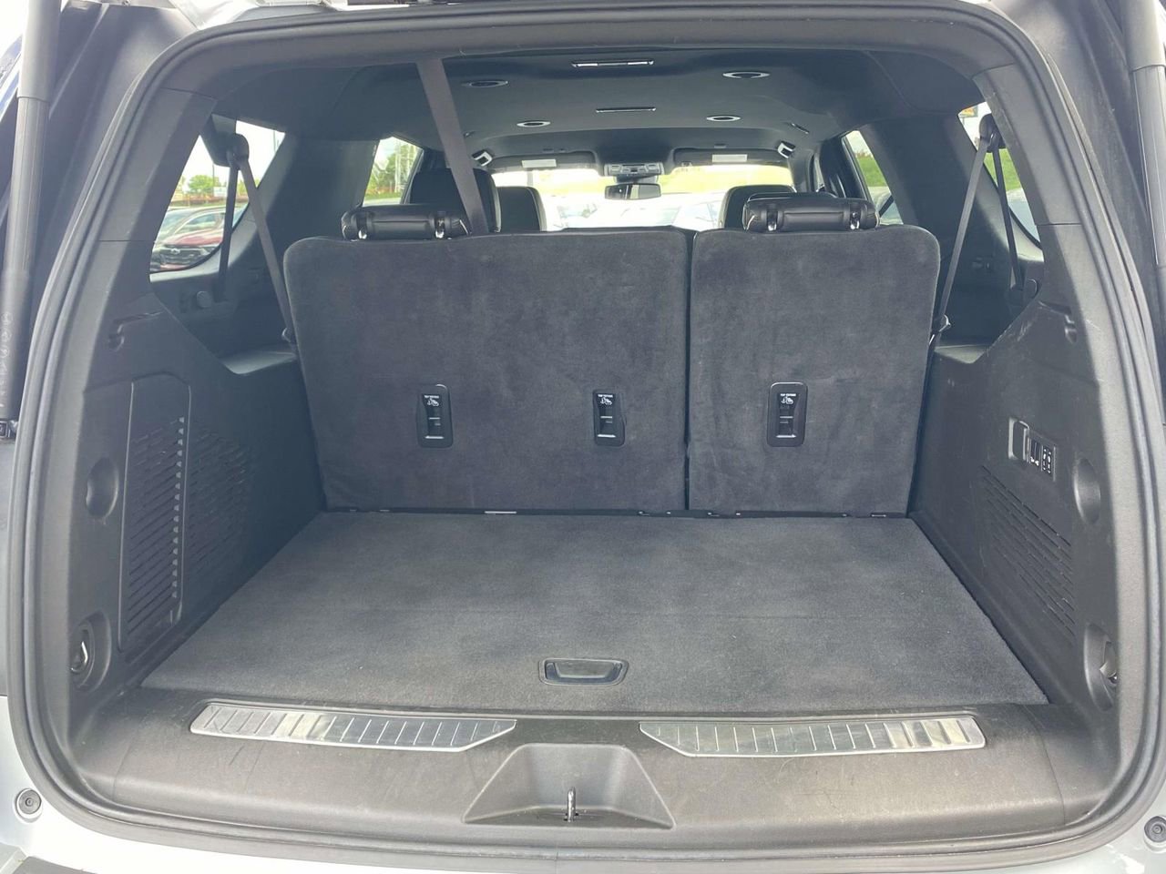 Used 2024 Chevrolet Suburban Premier RWD image 10