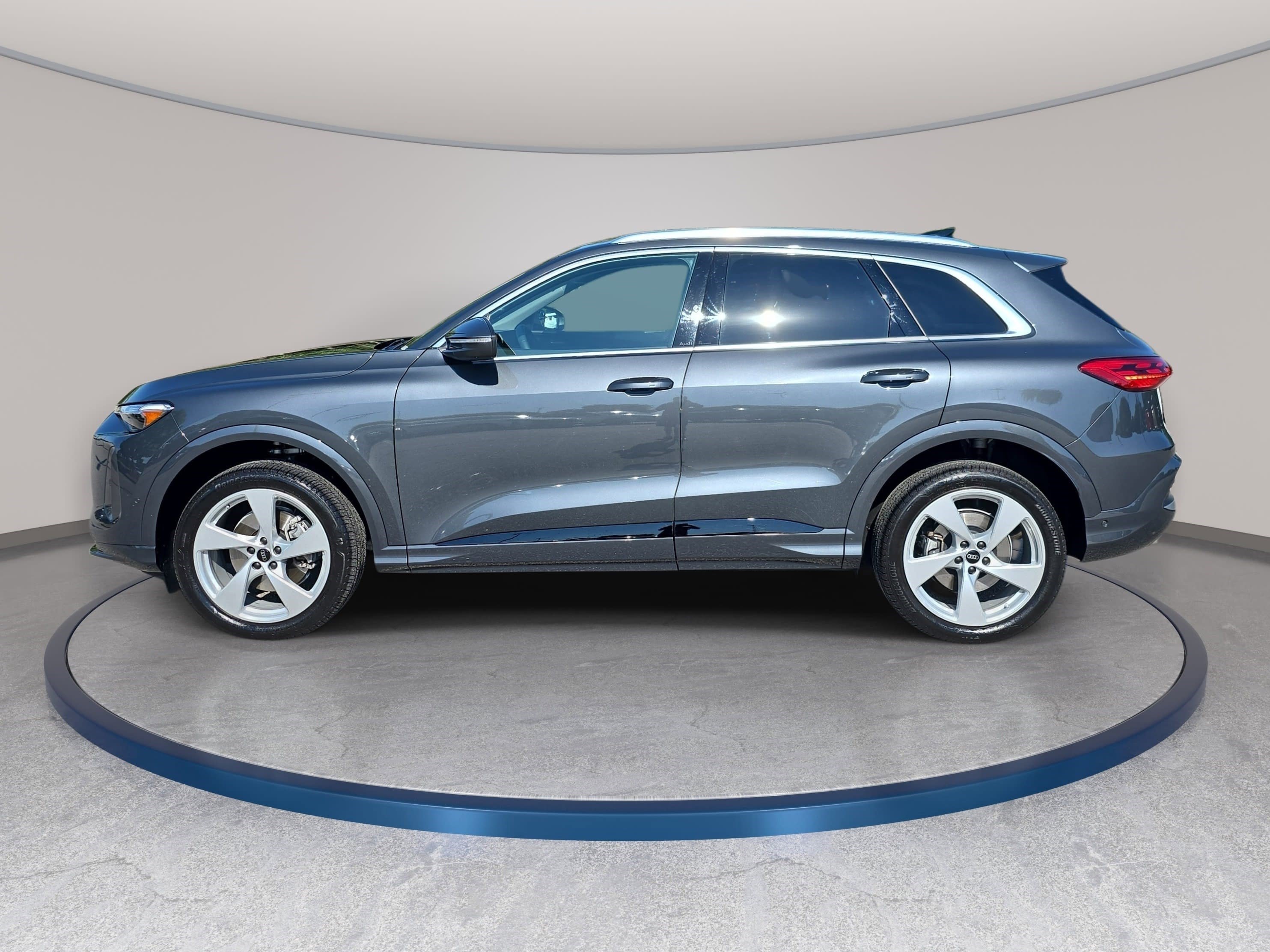 Certified 2025 Audi Q5 Premium Plus w/ Premium Plus AWD/4WD image 8