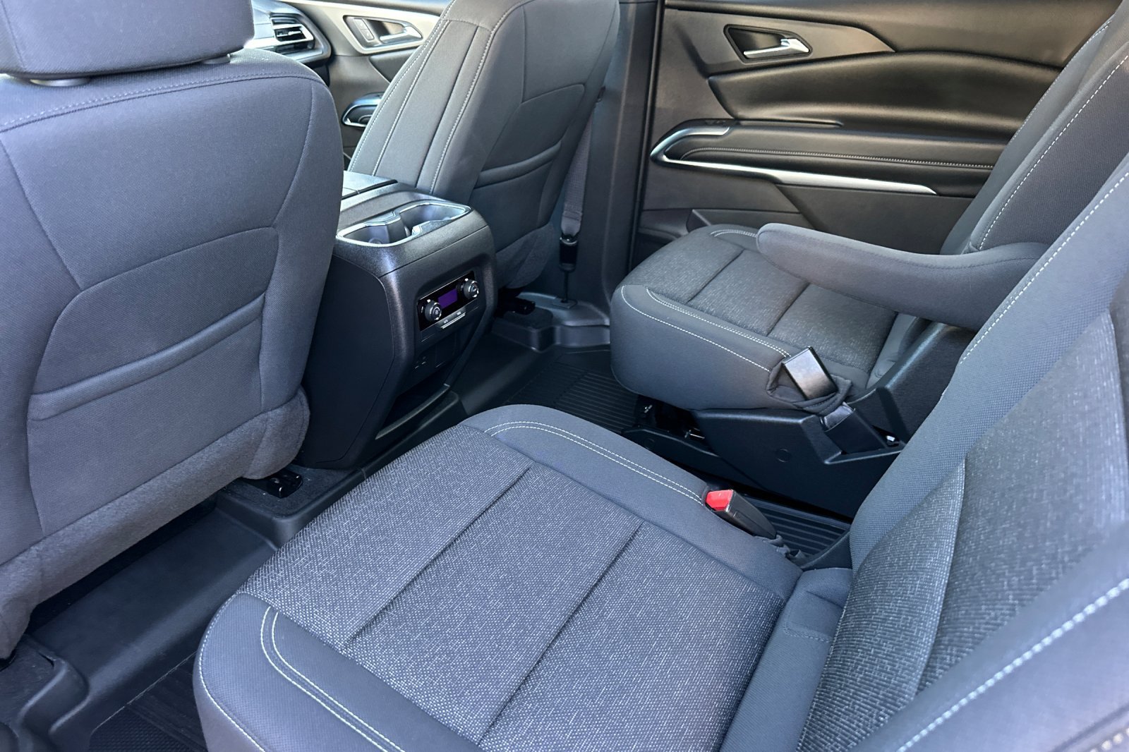 Used 2026 Chevrolet Traverse LT w/ LPO, Floor Liner Package FWD image 14