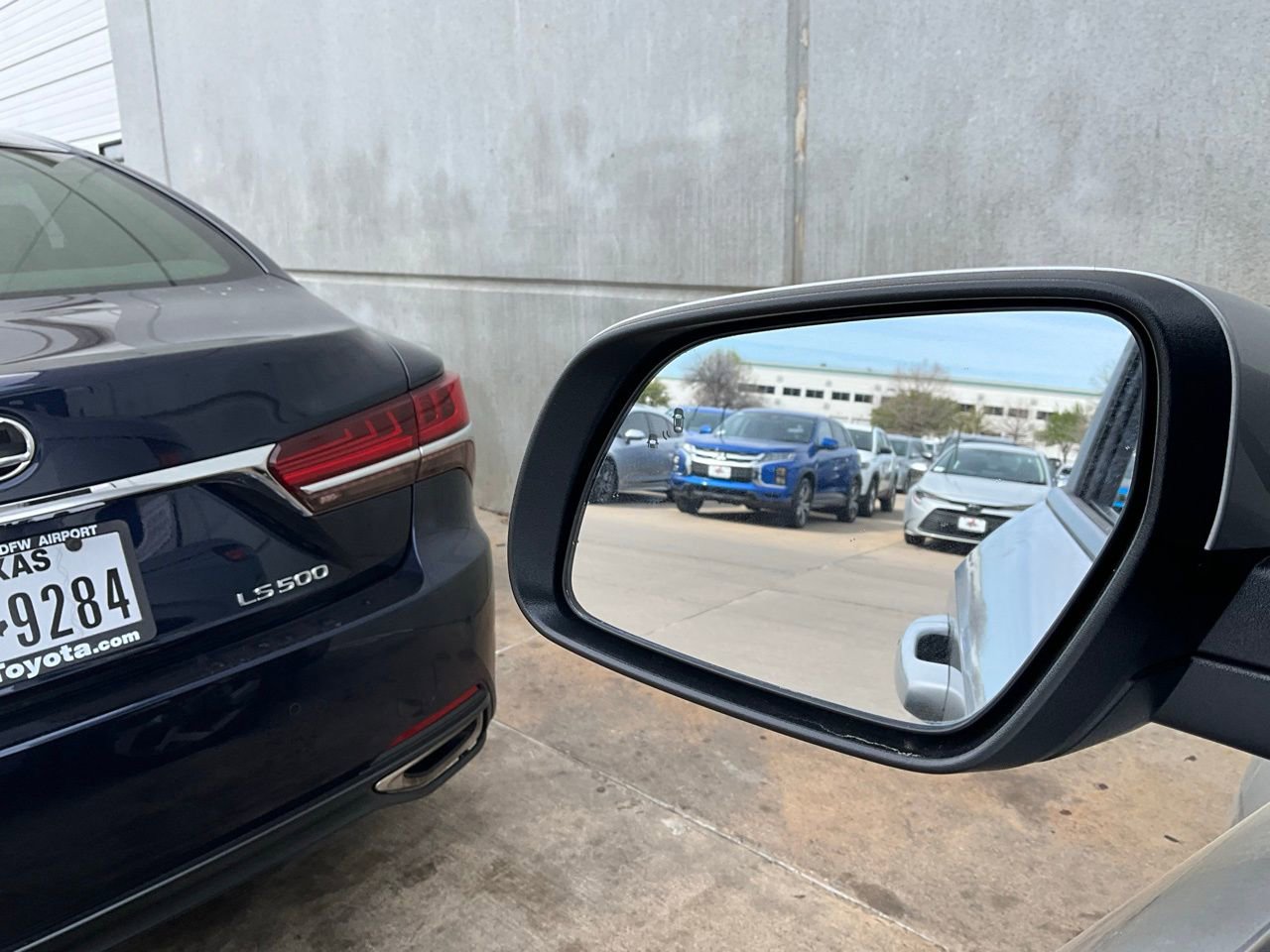 Used 2025 Hyundai Venue SEL image 19