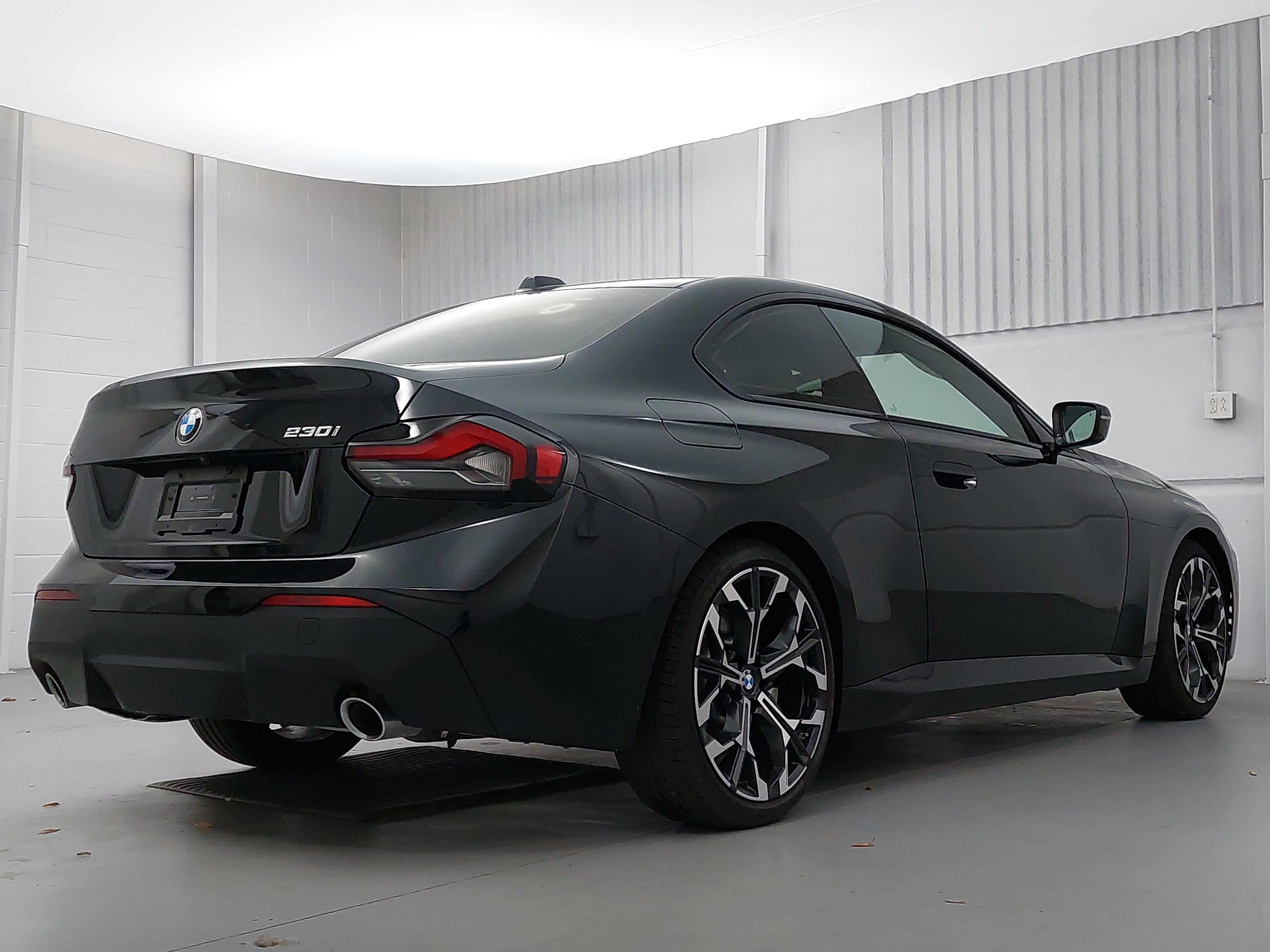 Used 2025 BMW 230i Coupe w/ M Sport Package image 7