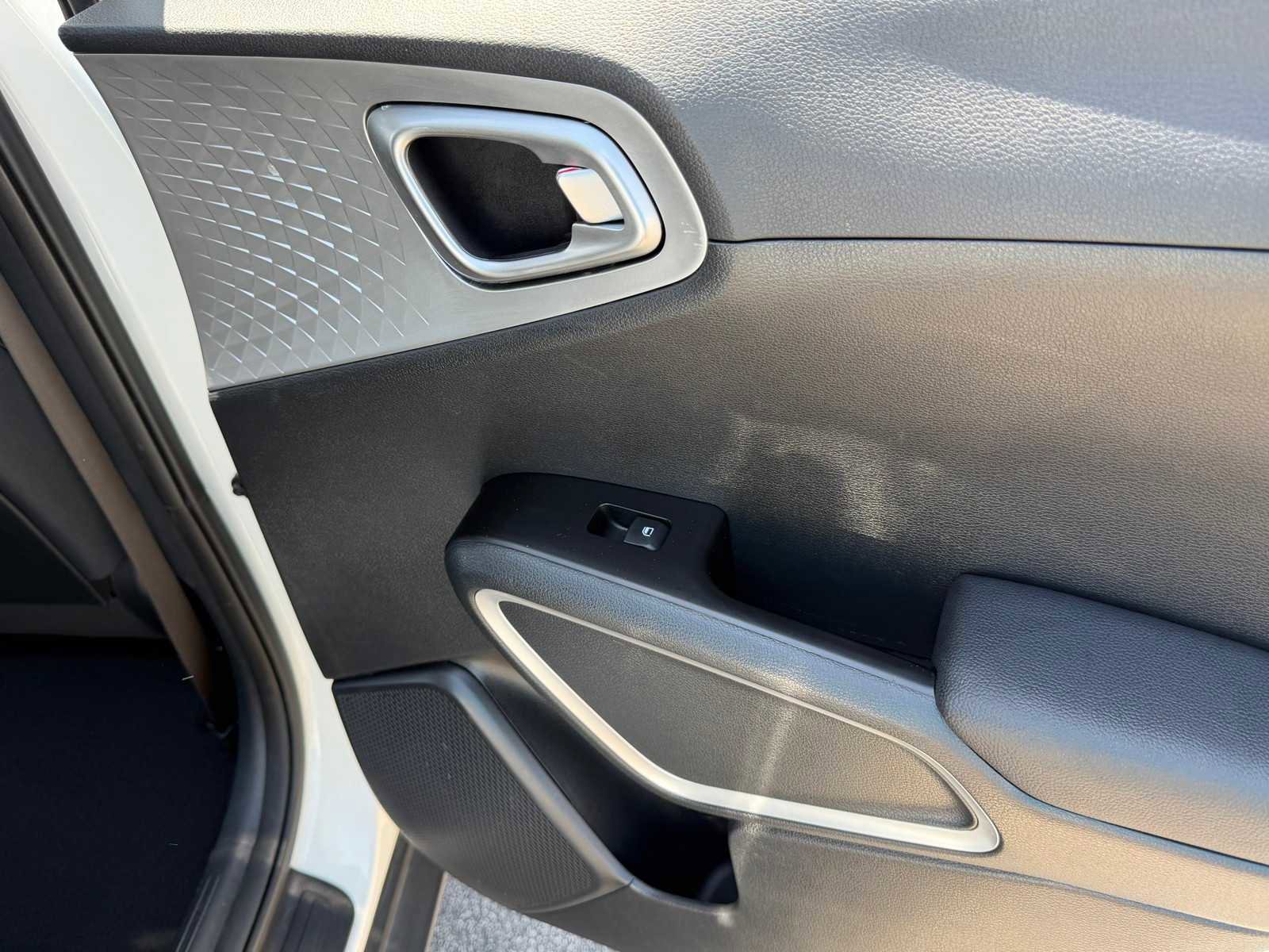 Used 2021 Kia Soul LX FWD image 27