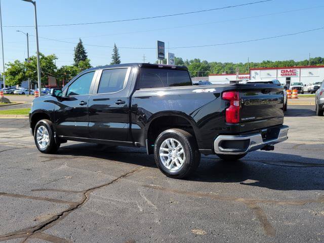 Used 2024 Chevrolet Silverado 1500 LT AWD/4WD image 3