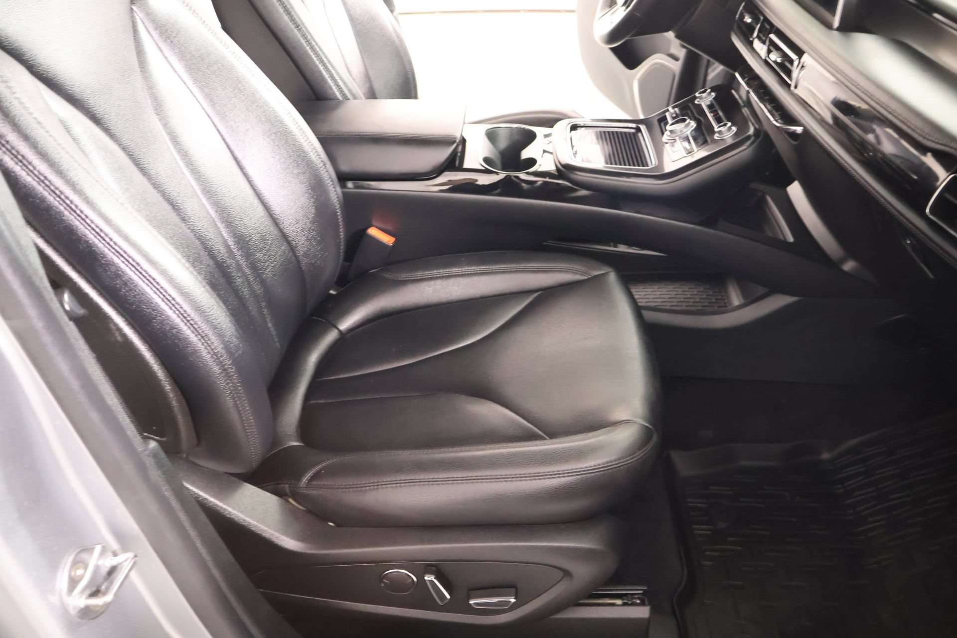Used 2023 Lincoln Nautilus AWD w/ Premium Package image 14