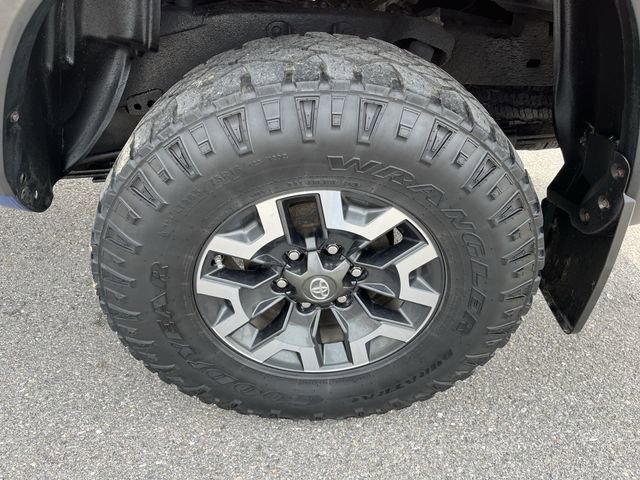 Used 2017 Toyota Tacoma TRD Off-Road w/ Premium & Technology Package image 21