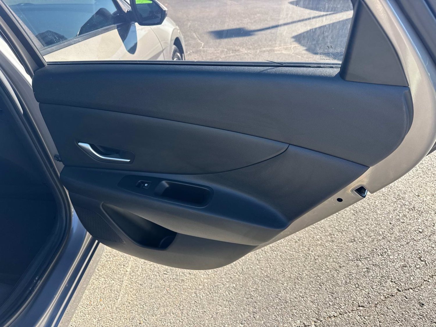 Used 2024 Hyundai Elantra SE FWD image 18
