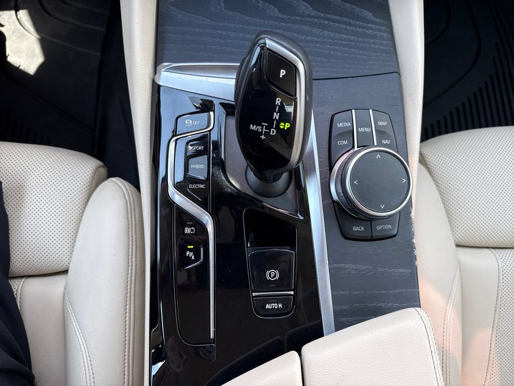 Used 2022 BMW 530e xDrive w/ Premium Package AWD/4WD image 21