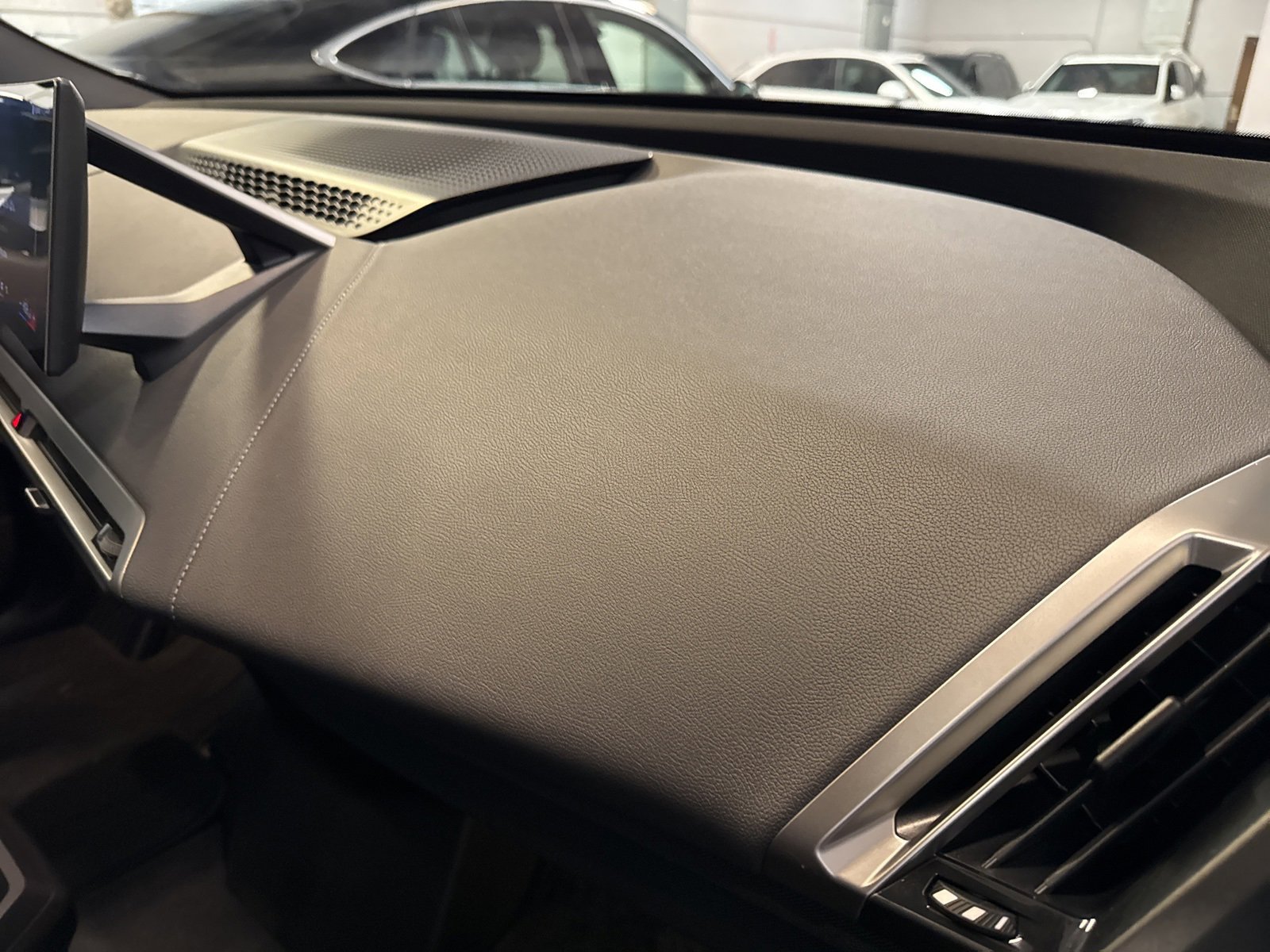 Used 2025 BMW iX xDrive50 w/ Premium Package image 33