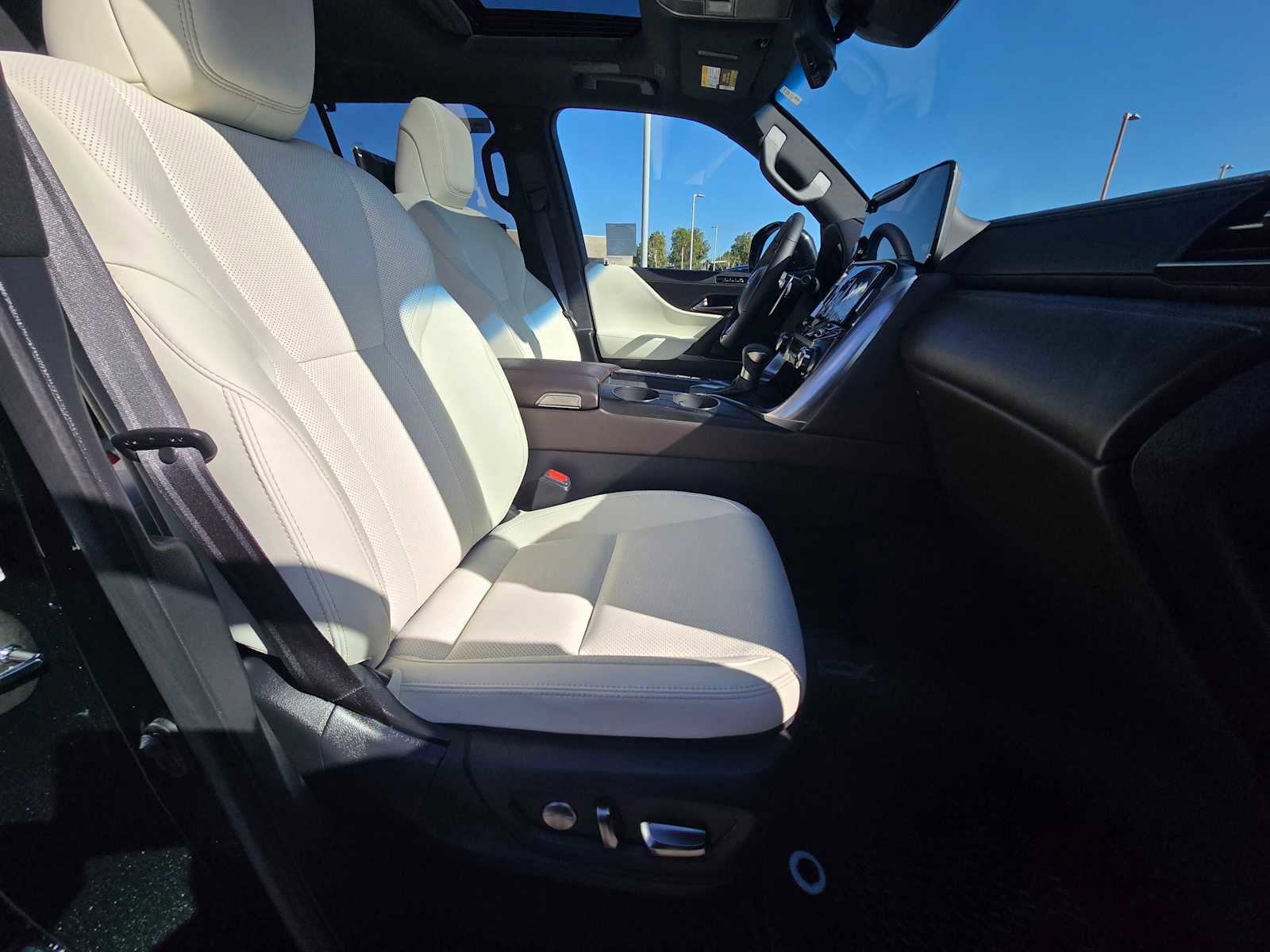 New 2026 Lexus LX 600 4WD w/ Luxury Package image 11