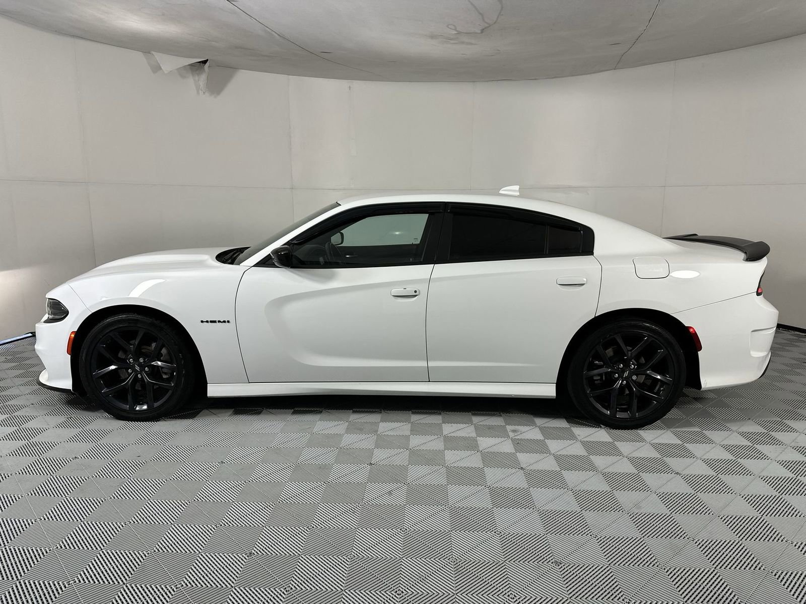 Used 2022 Dodge Charger R/T w/ Plus Group RWD image 5